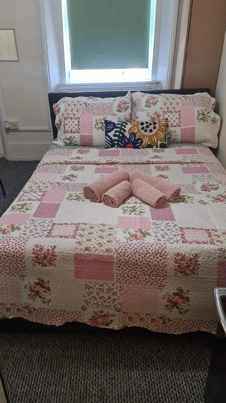 Private Flat In Heart Of Apartment *